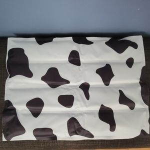❗CLOSET LIQUIDATION❗️NIB Self Cooling Pet Mat (Cow Pattern)